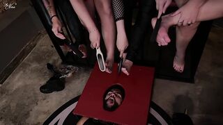 4 girls feds a slave with feet scraps