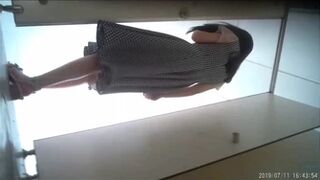 15390480 Sneaking into the toilet of a working girl 4