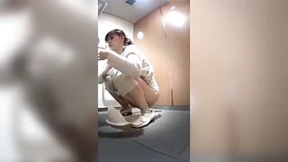 30usd15381305wcpeep Strawberry panchu from a beautiful older sister ... Big city station toilet not leaked 20