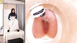 OJHI-842 03 Sneaking a peek from below – Western-style toilet, urination edition