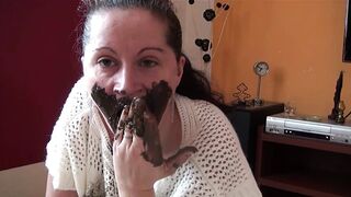 dirtyscatgirl - Lady in white sweater and eats shit