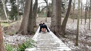 Naomi Bennet - Pissing Scene