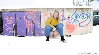 Nikki - Pissing Scene