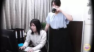 DLSL-629 05 New office lady wets herself at a meeting after her drink was mixed with diuretics.
