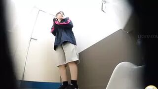 DLSL-630 04 School rumor: peeing feels so good the longer you hold it in!