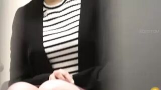 DLEE-777 01 Office lady’s slight leak and emergency toilet rush.