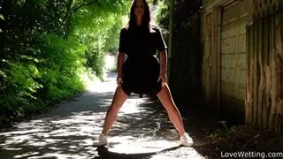 Betzz - Pissing Scene